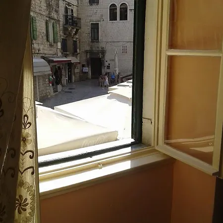 Vjera דירה ספליט